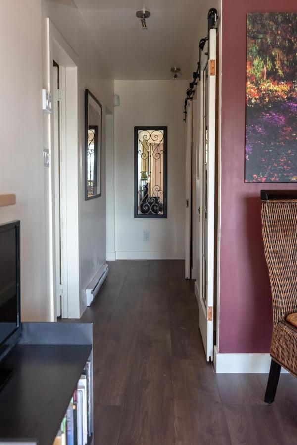 The Secret Garden Treehouse Apartment North Vancouver Exterior photo